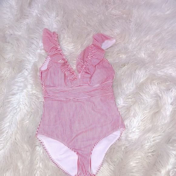 Red & white striped ruffle one piece swimsuit size medium - Picture 3 of 4